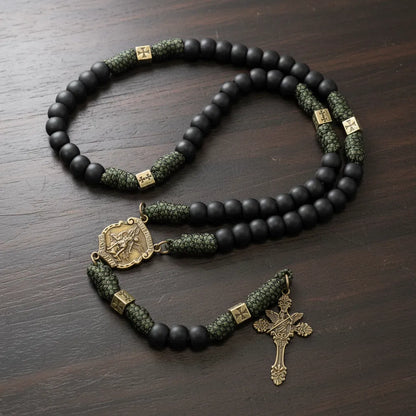 Robuste Paracord-Rosenkranzkette aus Antik-Bronze-Metall, mattschwarz, Gebetsperlen mit Heiligenmedaille und Kruzifix-Kreuz